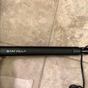 Sam Villa signature textur iron